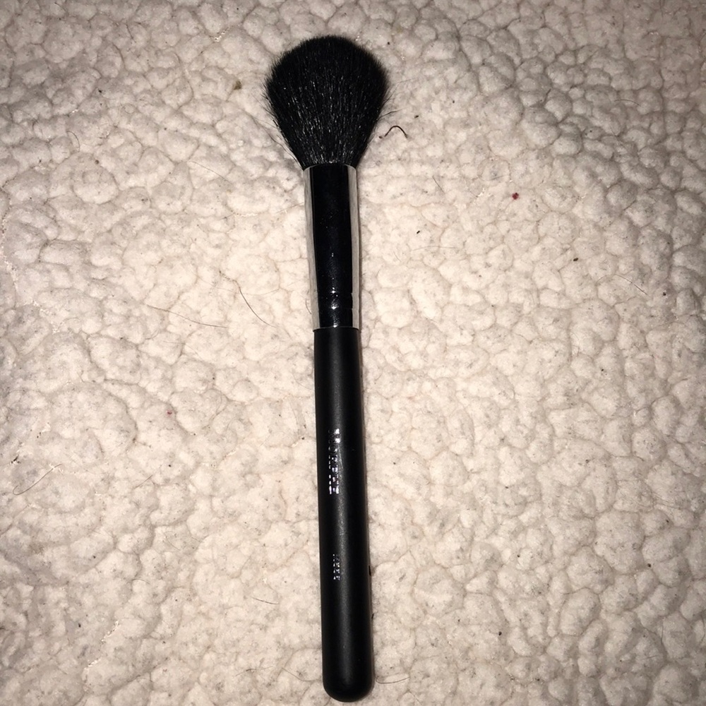 Morphe M556 Detail Contour Fluff Brush